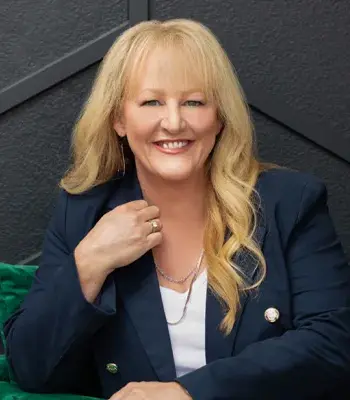 Portrait of Amy Edwards, REALTOR®.