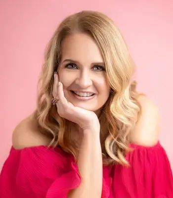 Portrait of Candace Behrhorst, REALTOR®.