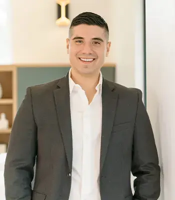 Portrait of Chris Hernandez, REALTOR®, Buyer's Agent for the Kelvin Glover Team.