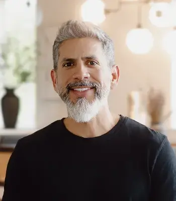 Portrait of Elliott Sanchez, Broker Associate.