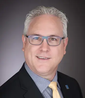 Portrait of Geof Sloan, REALTOR®, Luxury Real Estate Advisor.