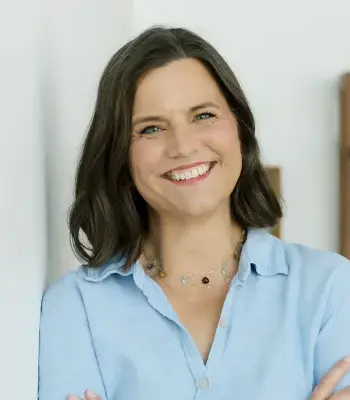 Portrait of Hannah Vaughan, REALTOR®.