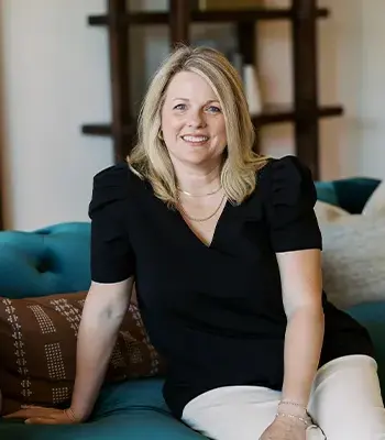 Portrait of Holly Morris, Broker Associate.