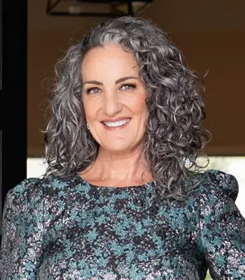 Portrait of Jennifer Fritz, REALTOR®.
