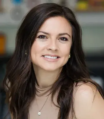 Portrait of Jennifer Leonard, REALTOR®, Sales Associate to Beverly M. Williams Team.