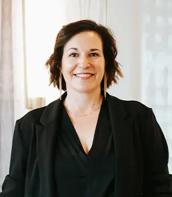 Portrait of Jennifer Shahry, REALTOR®.
