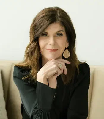 Portrait of Jenny Rosas, REALTOR®.