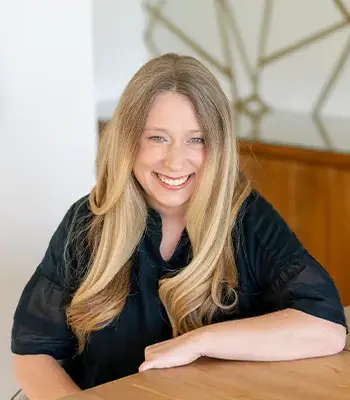 Portrait of Karen Willard, REALTOR®.