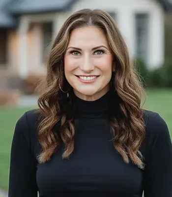 Portrait of Kelli Whirlow, REALTOR®.