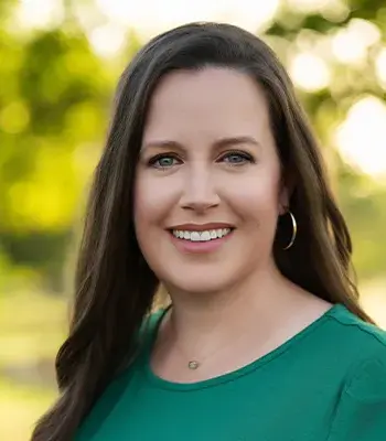 Portrait of Lillian Singh, REALTOR®.