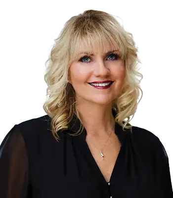 Portrait of Lisa McGuire, REALTOR®.