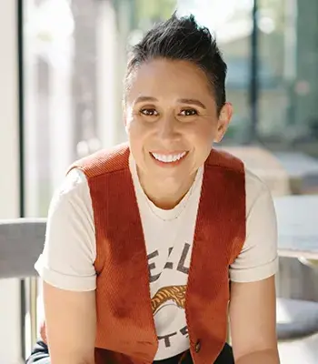 Portrait of Lisa Muñoz, REALTOR®.