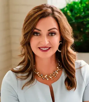 Portrait of Nova Stephenson, REALTOR®.