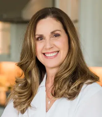 Portrait of Rhonda Kunkel, REALTOR®, The Housson Group.
