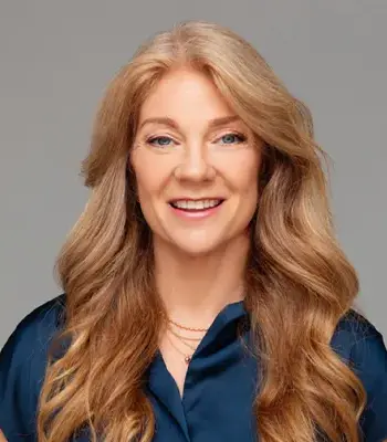 Portrait of Sara Warner, Broker Associate.
