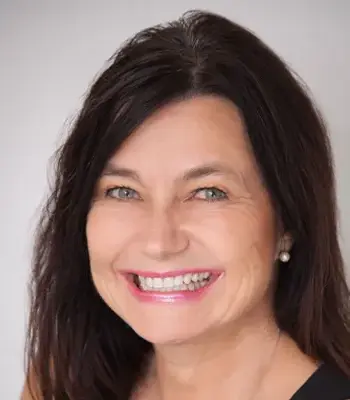 Portrait of Sheri Brummett, REALTOR®.