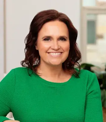 Portrait of Sherri Farias, REALTOR®.