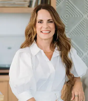 Portrait of Tanya Alvarez, REALTOR®.