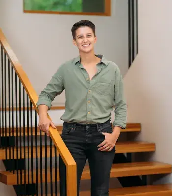 Portrait of Teel Warren, Listing Manager to Lisa Muñoz, REALTOR®.