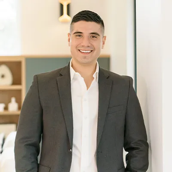 Portrait of Chris Hernandez, REALTOR®, Buyer's Agent for the Kelvin Glover Team