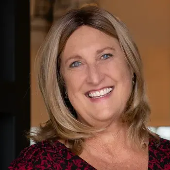 Portrait of Cyndi Cummings, Broker Associate