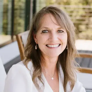 Portrait of Lauri Schroeder, REALTOR®
