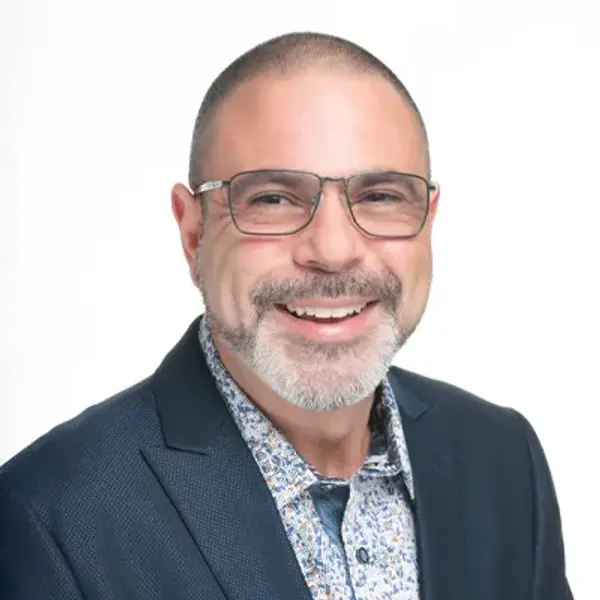 Alfredo Bernal, Broker Associate